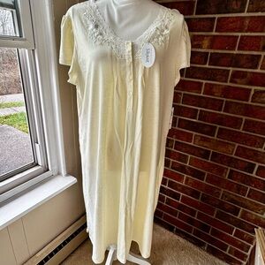 Miss Elaine Soft Yellow Short Sleeve Nightgown House Dress Embroidered Airy Soft